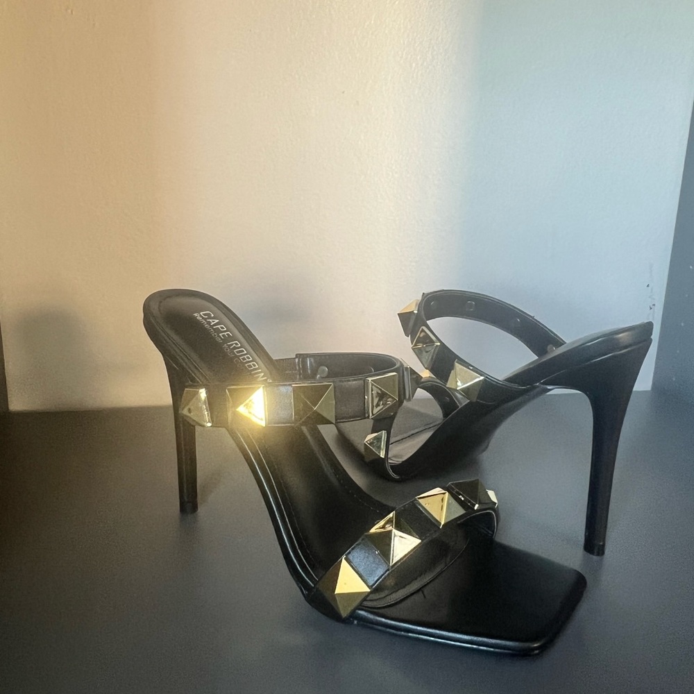 *BRAND NEW* CAPE ROBBIN OPEN TOE MULE HEEL